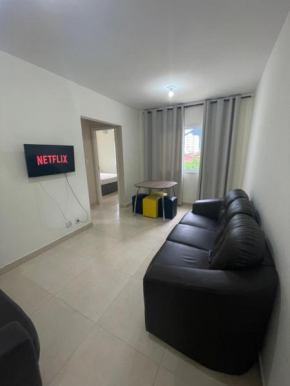 Apartamento prático à 850 metros da praia da Martim de Sá